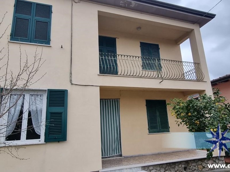Casa Indipendente in Vendita a Massa, 400'000€, 150 m²
