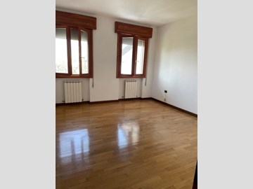 Ufficio in Vendita a Adria, 650'000€, 870 m²