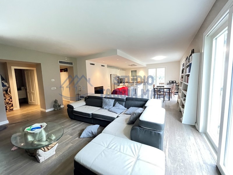 Casa Semi Indipendente in Vendita a Camporosso, 560'000€, 200 m², arredato