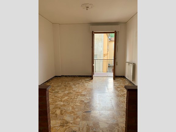 Appartamento in Vendita a Aulla, zona Aulla centro, 105'000€, 95 m²