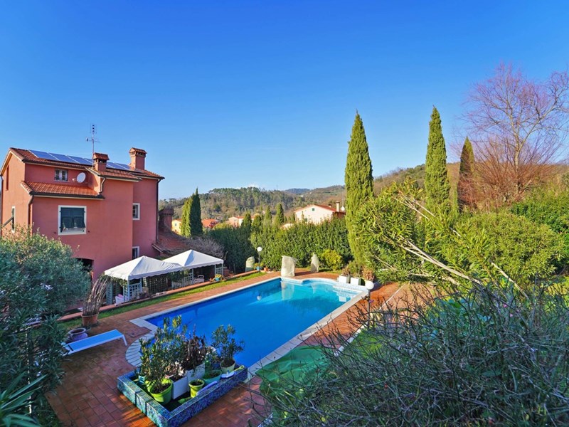 Casa Indipendente in Vendita a Sarzana, 850'000&euro;, 330 m²