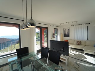 Casa Indipendente in Vendita a Fosdinovo, zona Canepari, 450'000€, 140 m², arredato, con Box
