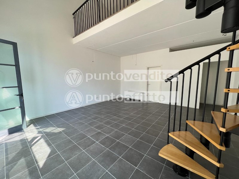 Immobile commerciale in Affitto a Lucca, zona San Concordio Contrada, 950€, 70 m²