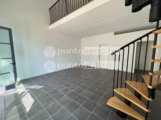 Immobile commerciale in Affitto a Lucca, zona San Concordio Contrada, 950€, 70 m²