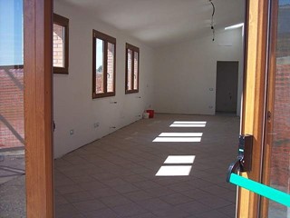 Immobile commerciale in Vendita a San Giuliano Terme, zona San Martino a Ulmiano, 85'000€, 70 m²