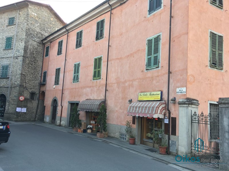 Casale in Vendita a Bagnone, 500'000€, 536 m²