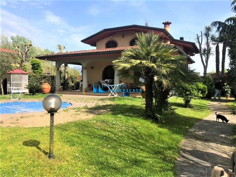 Casa Indipendente in Vendita a Massa, zona Poveromo, 665'000€, 200 m², arredato