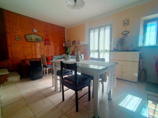 Casa Indipendente in Vendita a Cascina, zona San Lorenzo a Pagnatico, 135'000€, 90 m², con Box