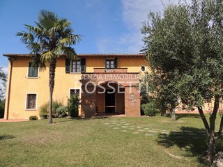 Villa in Vendita a Fucecchio, 699'000€, 290 m², con Box