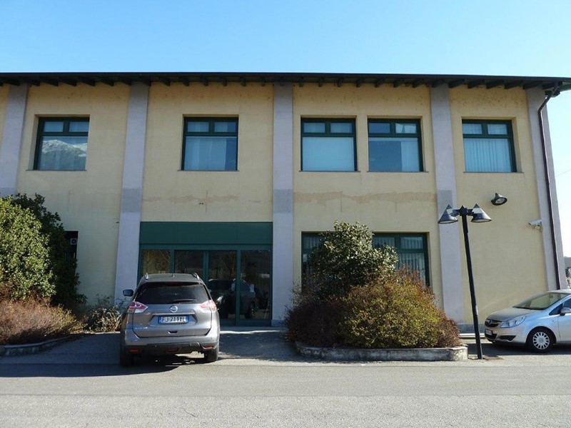 Ufficio in Vendita a Gravellona Toce, 335'000€, 380 m²