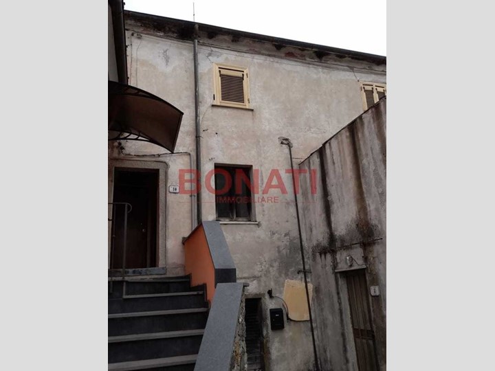 Trilocale in Vendita a Podenzana, zona Montedivalli, 75'000€, 60 m², arredato