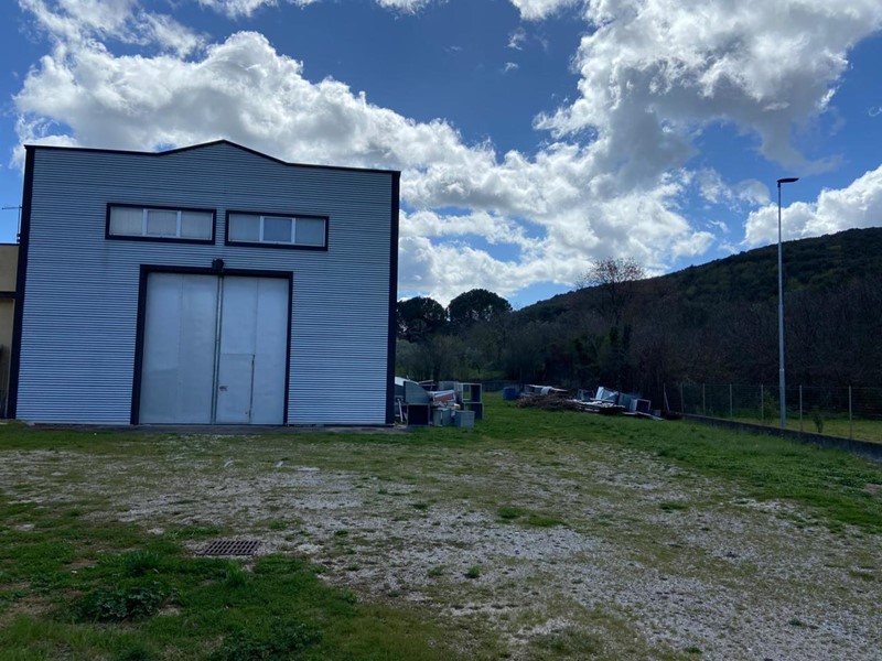 Capannone in Affitto a Narni, zona Capitone, 1'500&euro;, 300 m²