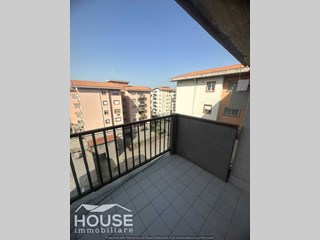 Appartamento in Vendita a Paternò, zona viale dei platani, 80'000€, 90 m²