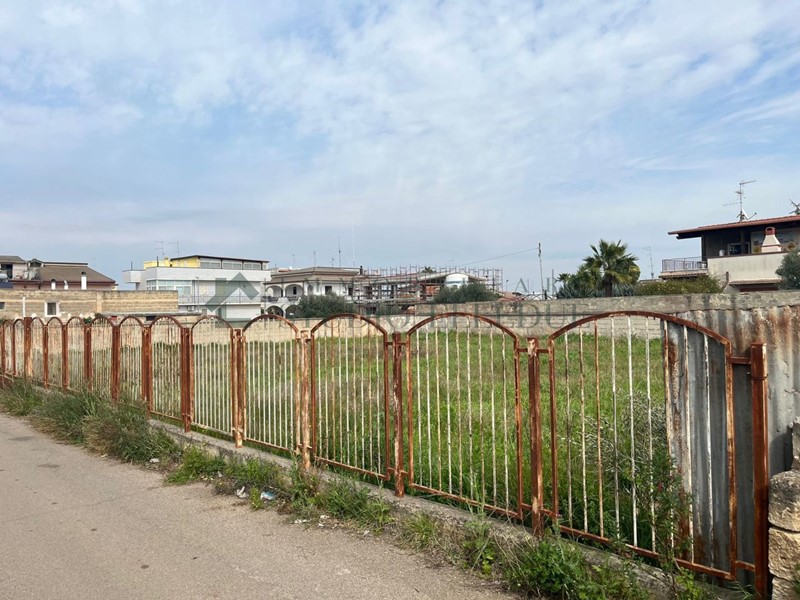Terreno industriale in Vendita a Sannicandro di Bari, 220'000€, 1180 m²