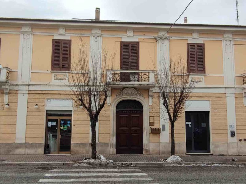 Casa Indipendente in Vendita a Sulmona, 110'000€, 95 m², con Box