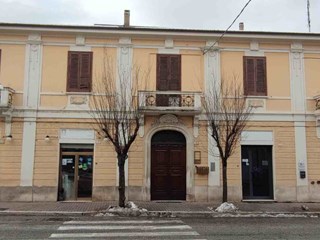 Casa Indipendente in Vendita a Sulmona, 110'000€, 95 m², con Box