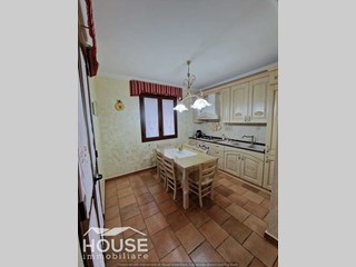 Appartamento in Vendita a Ragalna, 130'000€, 95 m²