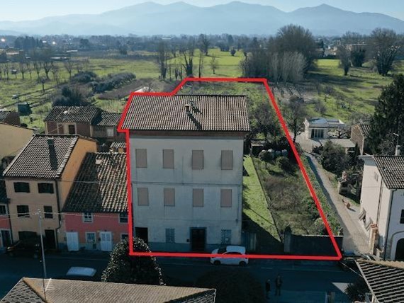 Casa Semi Indipendente in Vendita a Lucca, zona San Cassiano a Vico, 400'000€, 520 m², con Box
