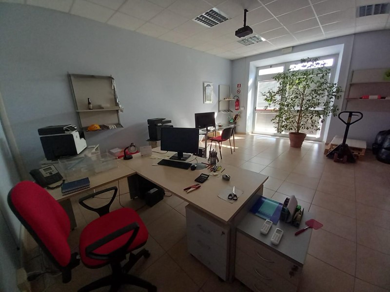 Immobile commerciale in Affitto a Lucca, zona San Filippo, 1'400€, 140 m²