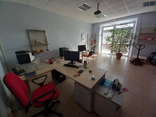 Immobile commerciale in Affitto a Lucca, zona San Filippo, 1'400€, 140 m²