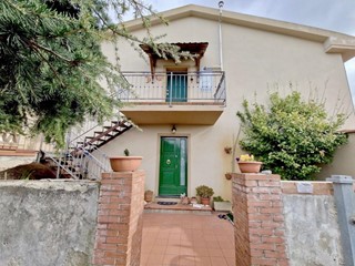 Villa in Vendita a San Giuliano Terme, zona Campo, 470'000€, 260 m², con Box