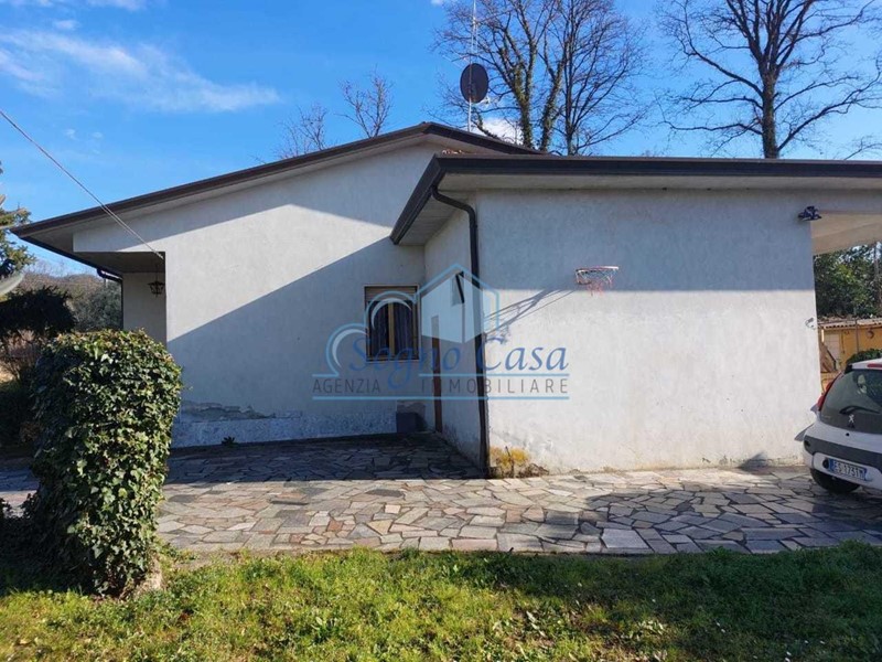 Villa in Vendita a Castelnuovo Magra, 330'000€, 170 m²
