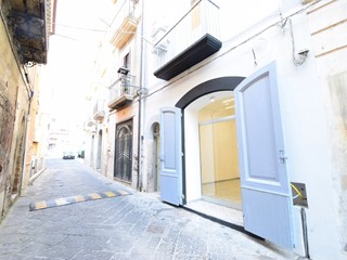 Negozio in Vendita a Mercato San Severino, 79'000&euro;, 65 m²