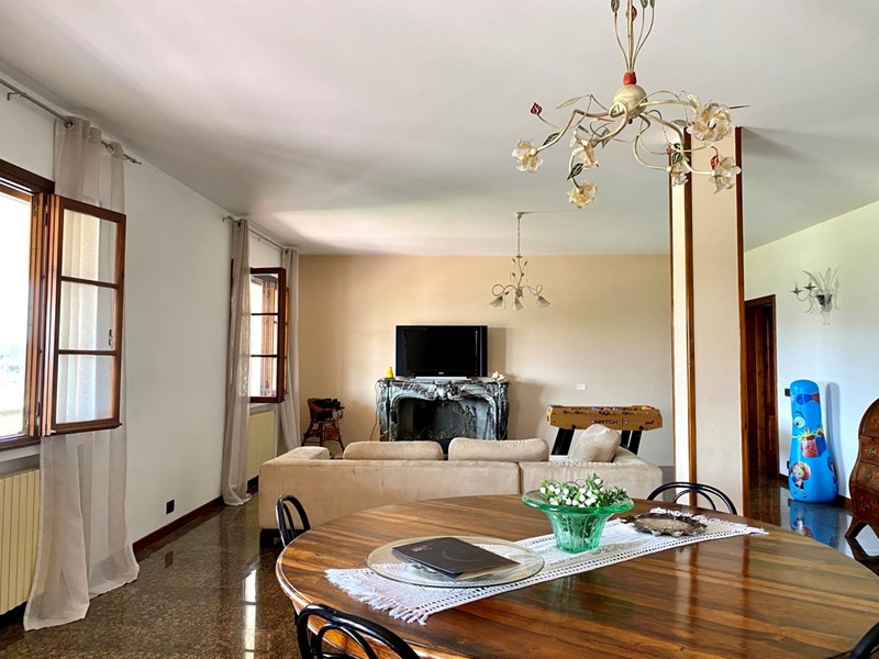 Casa Indipendente in Affitto a Borgo Veneto, 1'500€, 450 m²