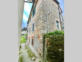 Casa Indipendente in Vendita a Pietrasanta, zona Capezzano Monte, 180'000€, 135 m²