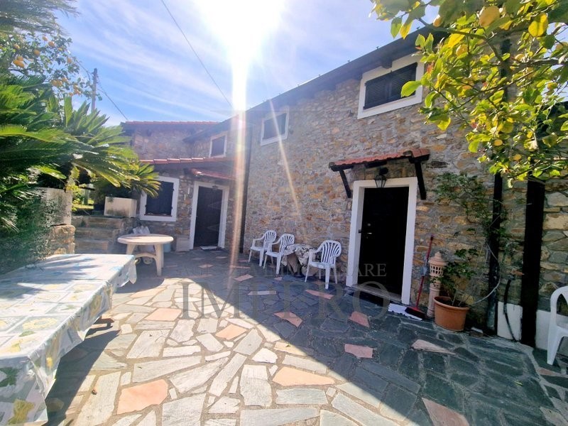 Casa Indipendente in Vendita a Bordighera, zona Sasso Di Bordighera, 750'000€, 220 m²