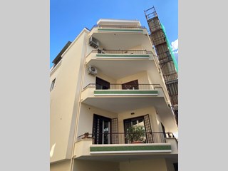 Appartamento in Vendita a Roma, zona VENDESI VILLA ADA- VIA DI SAN CRESCENZIANO, 695'000€, 123 m², arredato