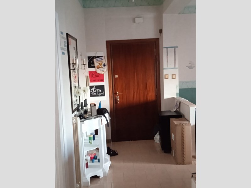 Trilocale in Vendita a Roma, zona TORRE SPACCATA, 215'000€, 90 m², arredato