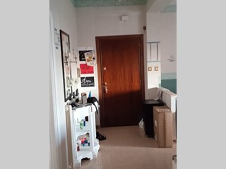 Trilocale in Vendita a Roma, zona TORRE SPACCATA, 215'000€, 90 m², arredato