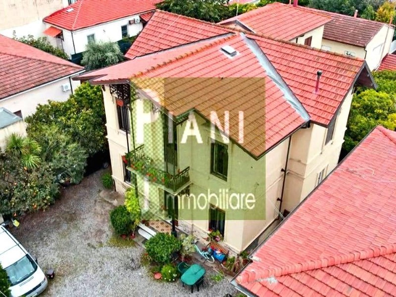 Appartamento in Vendita a Livorno, zona Ardenza, 850'000€, 330 m²