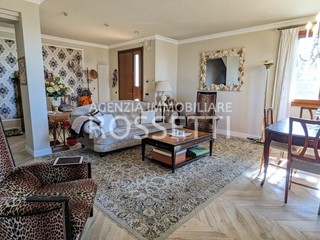Casa Indipendente in Vendita a Cerreto Guidi, 480'000€, 210 m², con Box