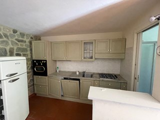 Casa Indipendente in Vendita a Montignoso, zona Capanne, 210'000€, 70 m², arredato