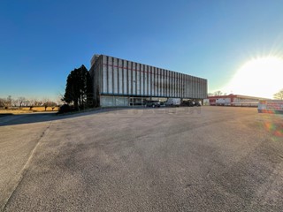 Capannone in Vendita a Campoformido, 485'000€, 3919 m²
