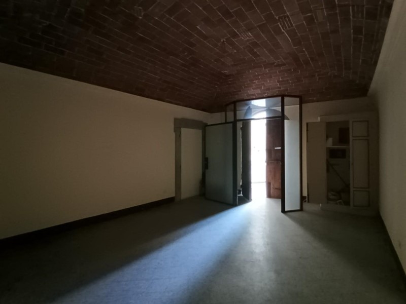 Immobile commerciale in Vendita a Lucca, 130'000€, 85 m²