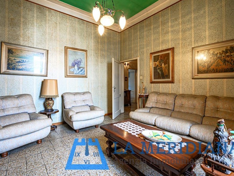 Appartamento in Vendita a Lamporecchio, 350'000€, 900 m²