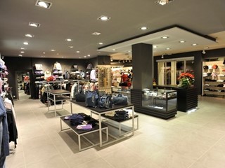 Immobile commerciale in Affitto a Lucca, zona Centro Storico, 850€, 40 m²