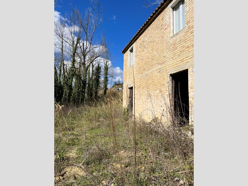 Casa Indipendente in Vendita a Offida, 65'000€, 108 m²