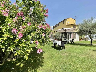 Rustico in Vendita a Sarzana, 400'000€, 160 m²