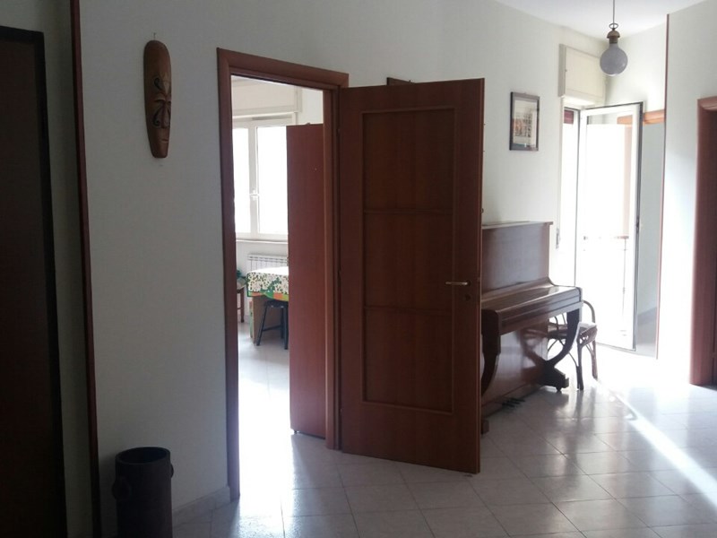 Quadrilocale in Vendita a Napoli, zona Fuorigrotta, 250'000€, 88 m², con Box