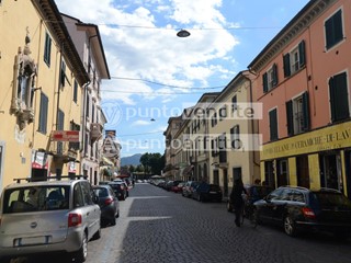 Immobile commerciale in Vendita a Lucca, zona San Marco, 150'000€, 110 m²