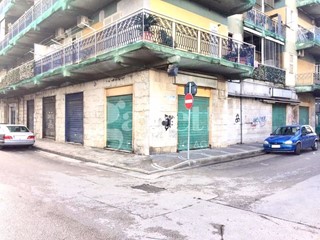 Negozio in Vendita a Arzano, 260'000€, 320 m²