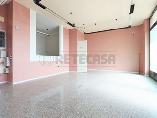 Ufficio in Vendita a Camisano Vicentino, 145'000€, 287 m²
