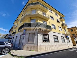 Immobile commerciale in Affitto a Lucca, zona San Concordio Contrada, 2'200€, 340 m²