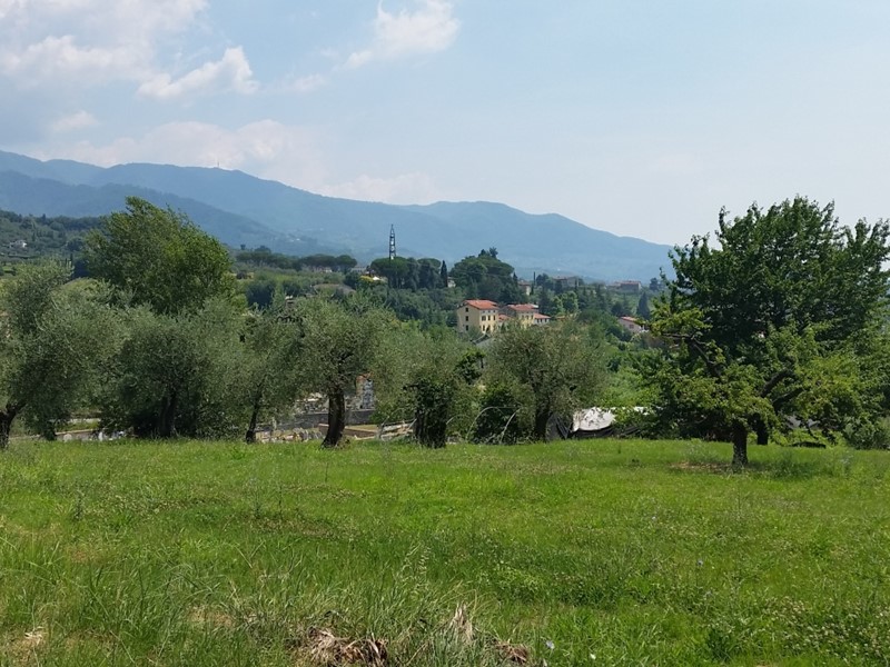 Terreno industriale in Vendita a Lucca, zona Sant'Anna, 140'000€, 1700 m²