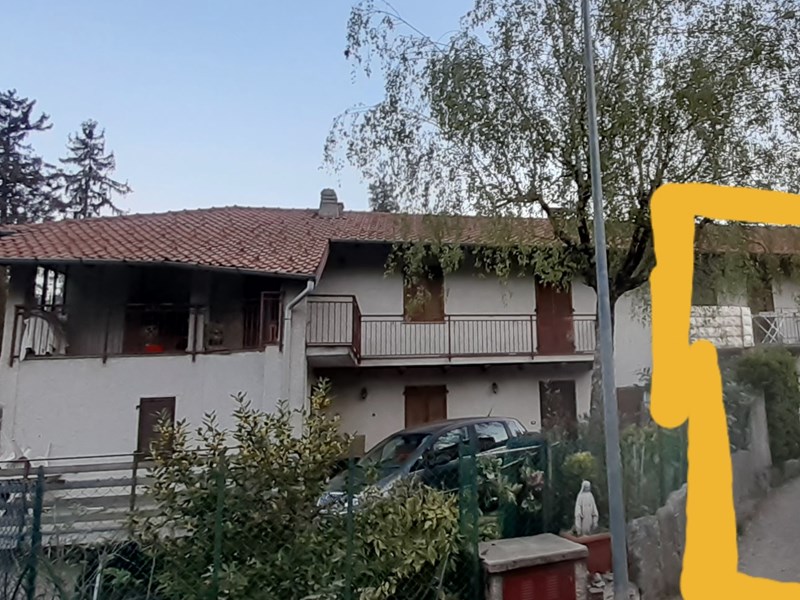 Casa Indipendente in Vendita a Varese, zona RASA, 168'000€, 90 m², arredato