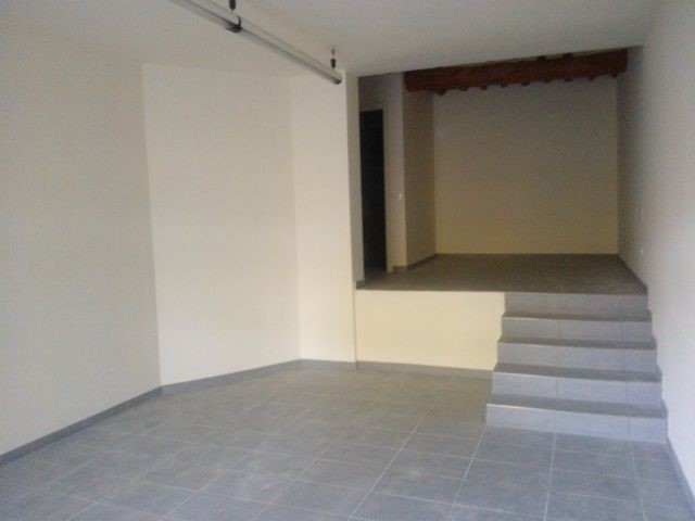 Capannone in Vendita a Lucca, zona Sant'Anna, 110'000€, 50 m²